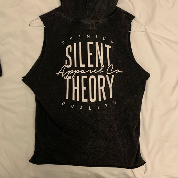 Silent Theory sleeveless hooded crop top - Picture 2 of 3